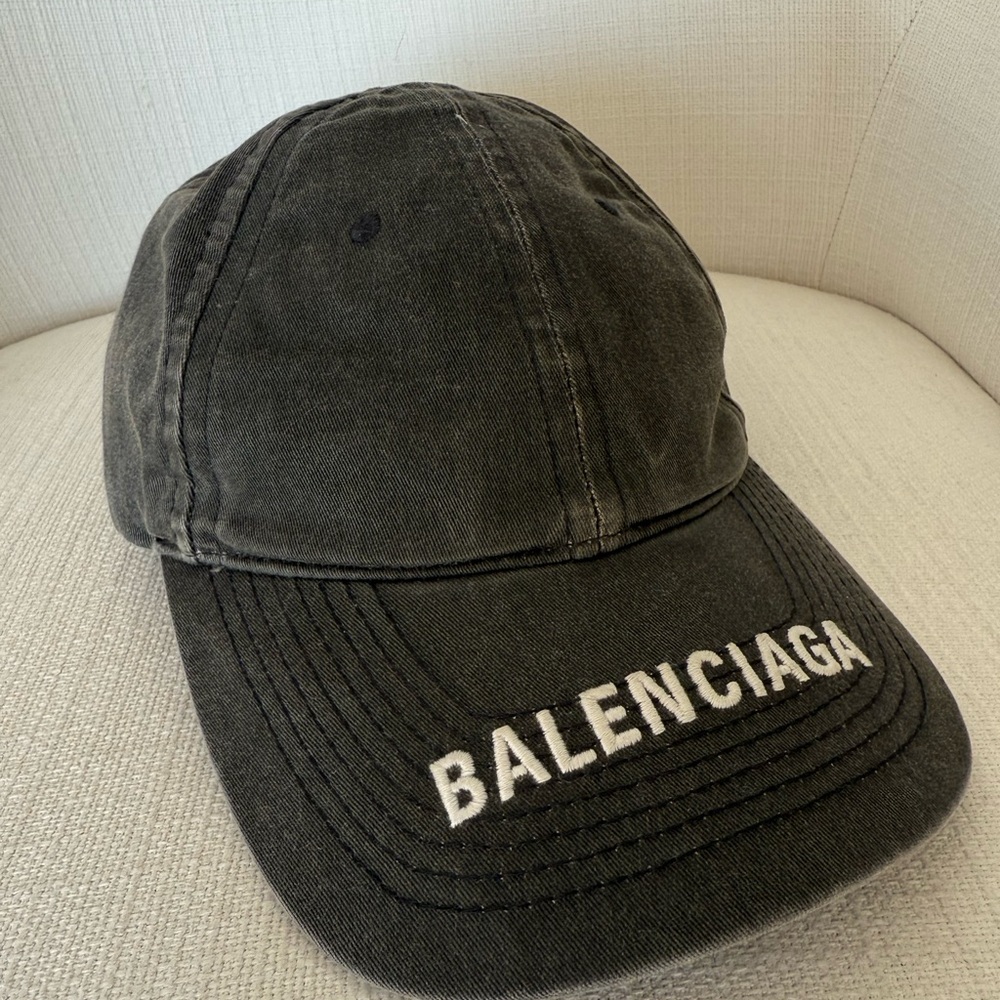 Balenciaga Cap - Picture 2 of 4